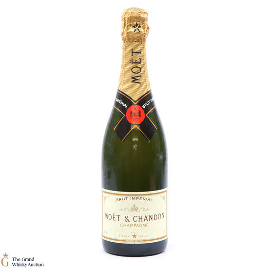 Moet & Chandon Champagne - 75cl