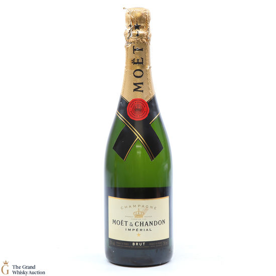 Moet & Chandon Champagne - 75cl