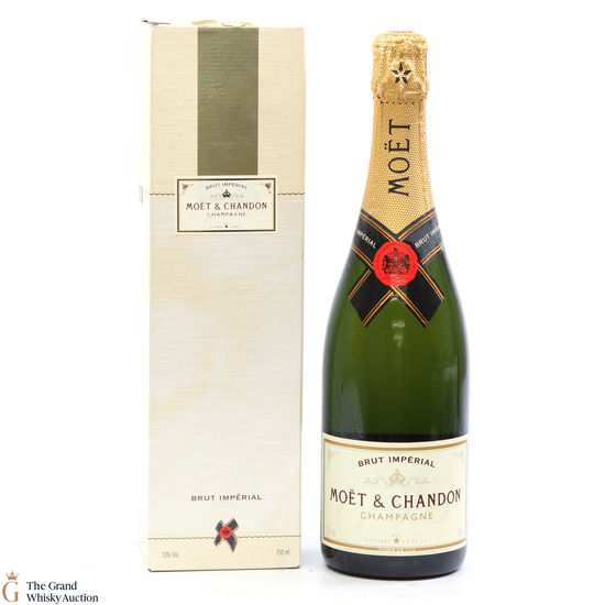 Moet & Chandon Champagne - 75cl