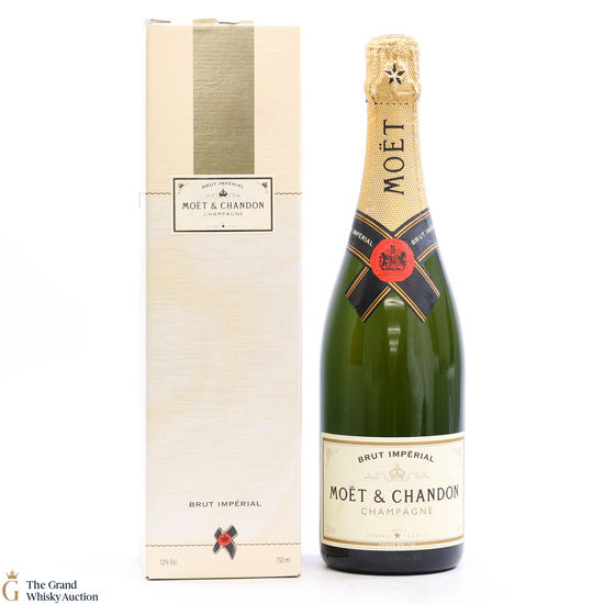 Moet & Chandon Champagne - 75cl