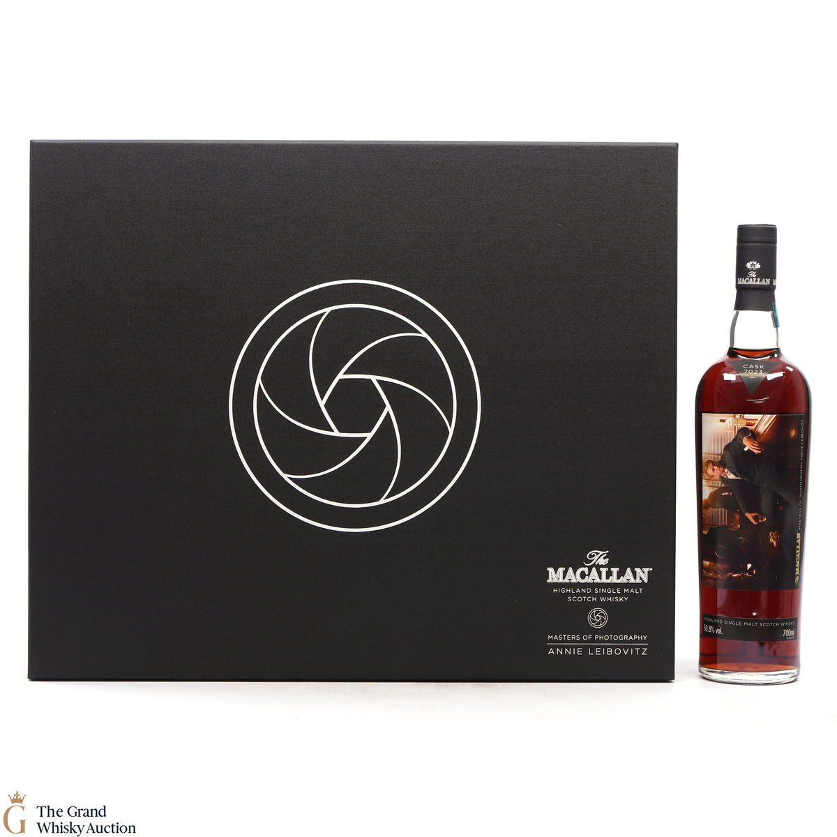 Macallan - 1991 Annie Leibovitz Masters of Photography 'The Bar' #7023