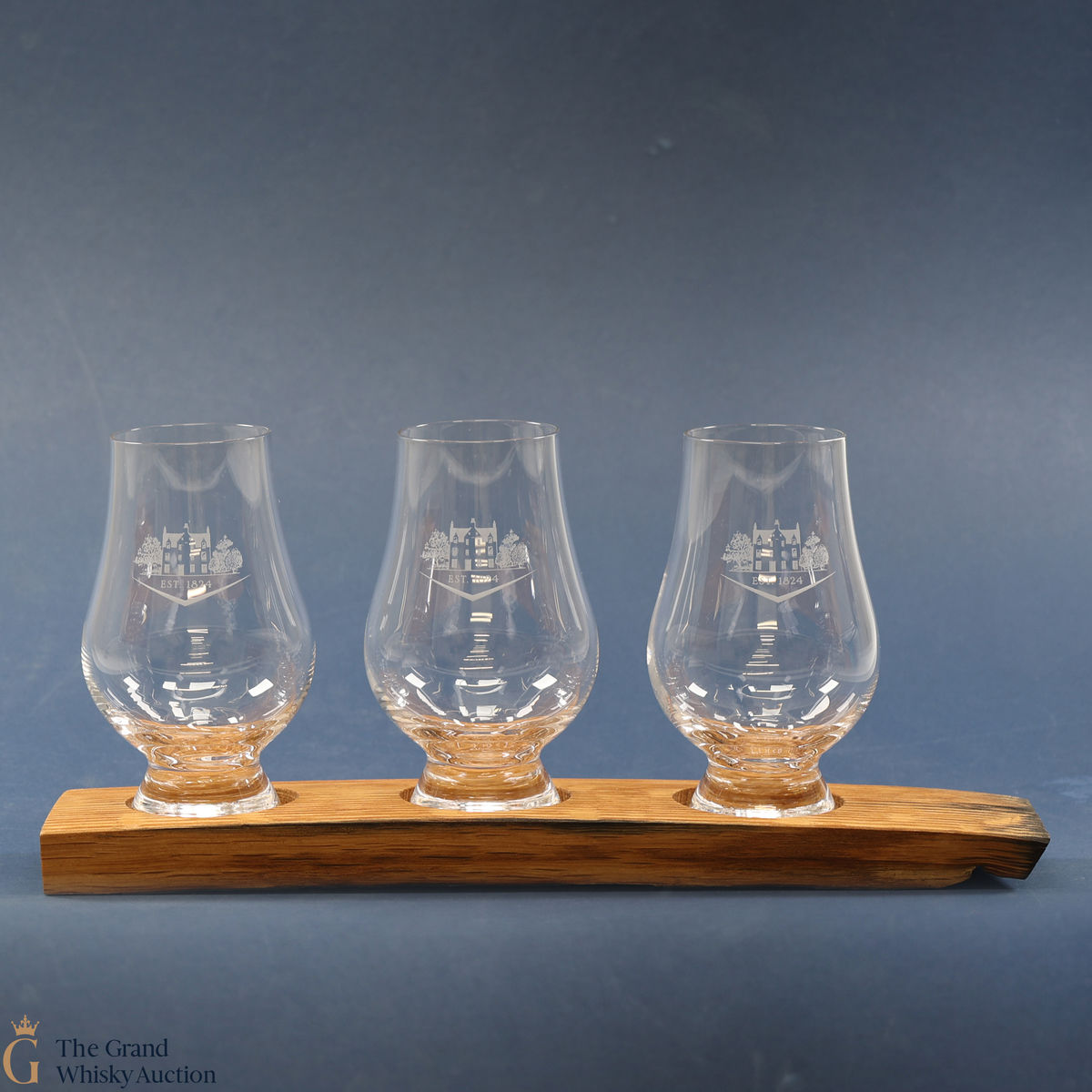 Macallan - Wooden Plinth & 3 xGlass