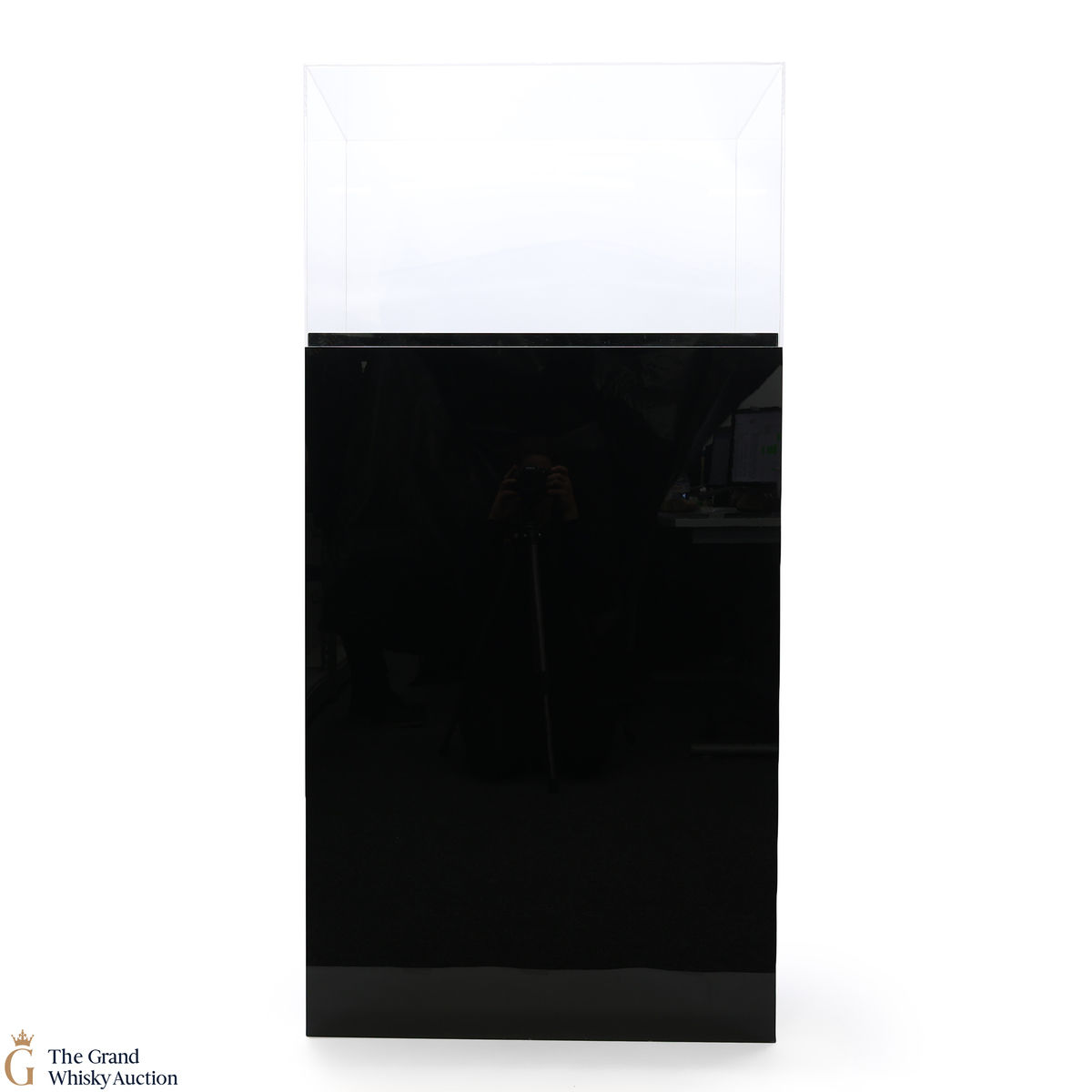 Macallan - Display Cabinet (Organisation Of Shipping Required By Buyer)